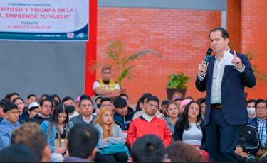 Alberto Dacasa promoviendo la lectura infantil en México
